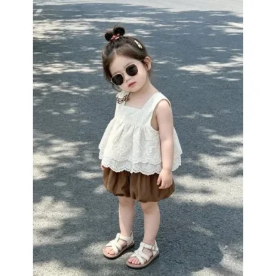 Đồ hè cho bé gái TEEMOOD áo ren phối quần bí phồng cực xinh cho bé gái mùa hè. Thiết kế phong cách Hàn Quốc dễ thương, chất liệu mềm mại thoáng mát, phù hợp mặc đi chơi, chụp ảnh và du lịch.